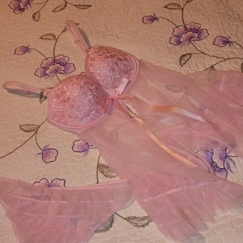 Vintage Y2K Victoria Secret VS Lingerie Ruffles Panties Lace 34 D doll Barbie